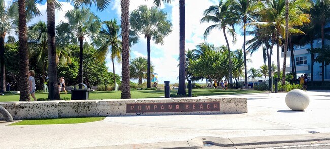 Building Photo - 400 Sunset Dr