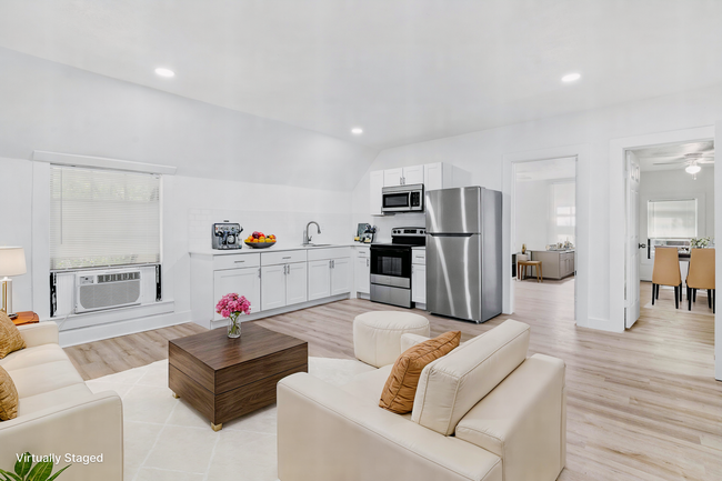 Building Photo - Cozy 3-bedroom, 1.5 -bath apartment