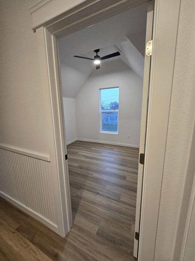 Building Photo - 515 Irving St