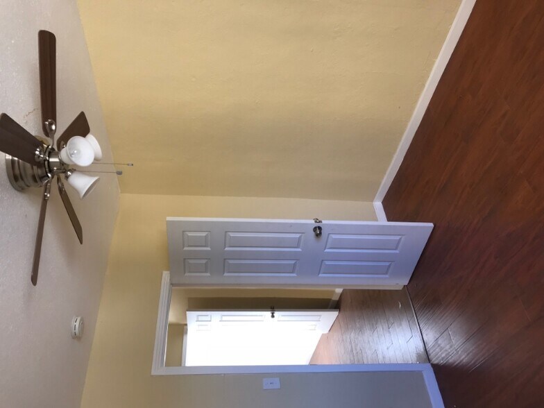 Building Photo - 6505 S Vermont Ave