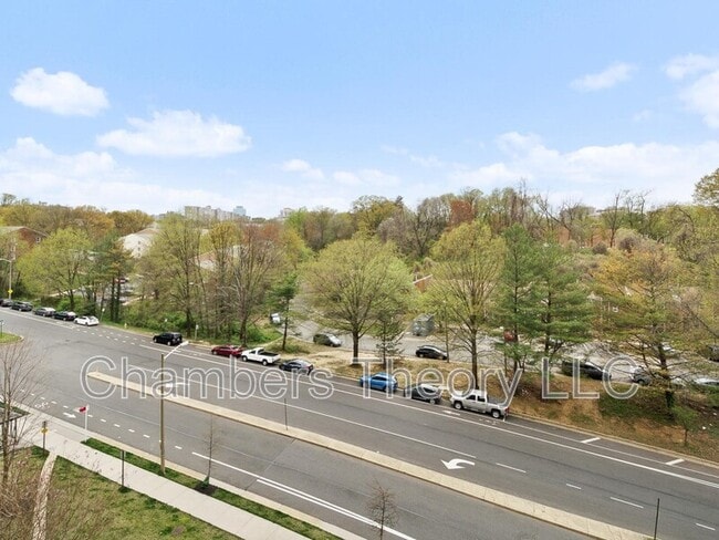 Building Photo - 3101 N Hampton Dr