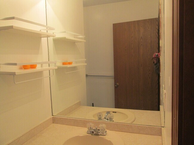 Building Photo - 108 Clark St