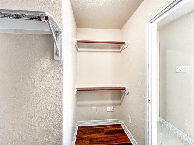 Building Photo - 5715 Ladonia St