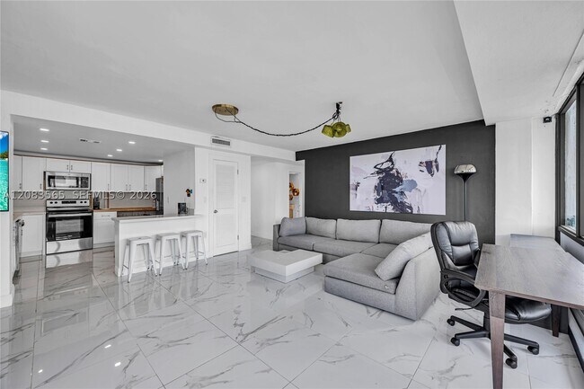 Building Photo - 7545 E Treasure Dr
