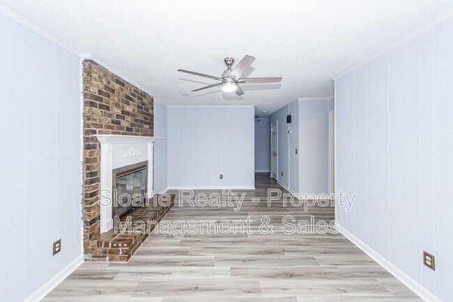 Building Photo - 176 Foxborough Rd