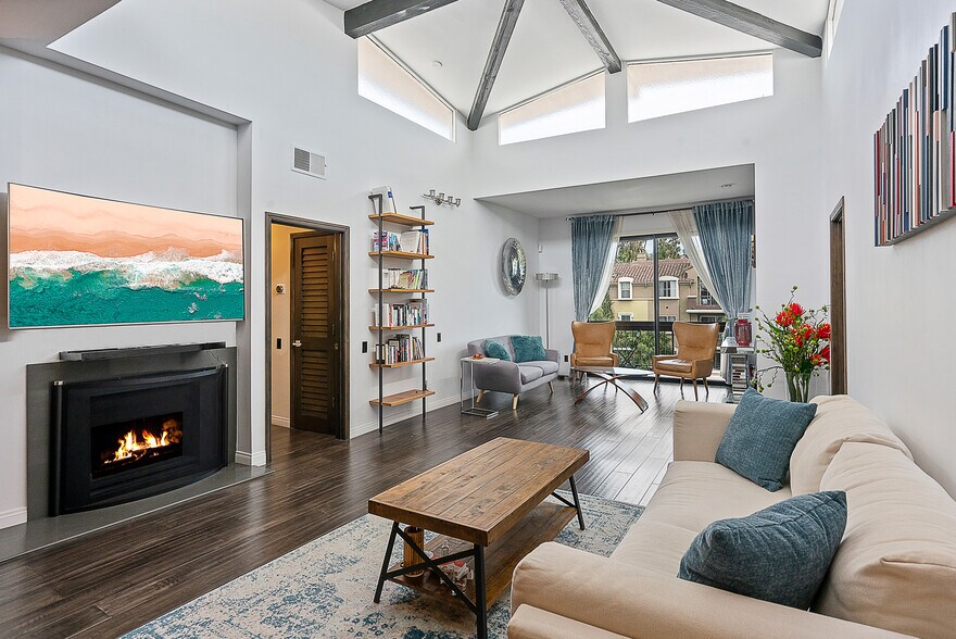 Building Photo - 2175 S Beverly Glen Blvd