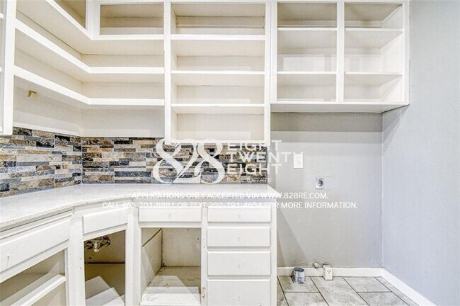 Building Photo - Beautifully Updated 3 Bed/2 Bath Single Fa...