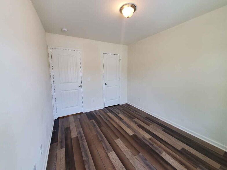 Building Photo - Room in Townhome on Maypearl Ln
