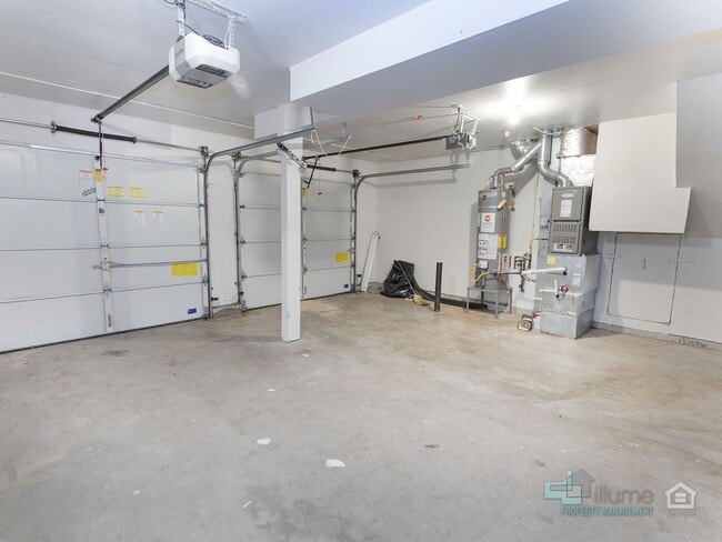 Building Photo - Stunning 3 bedroom 2.5 bathroom Home