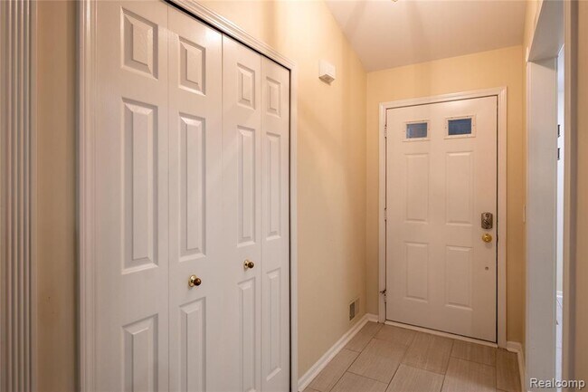 Building Photo - 41063 Millbrook Dr