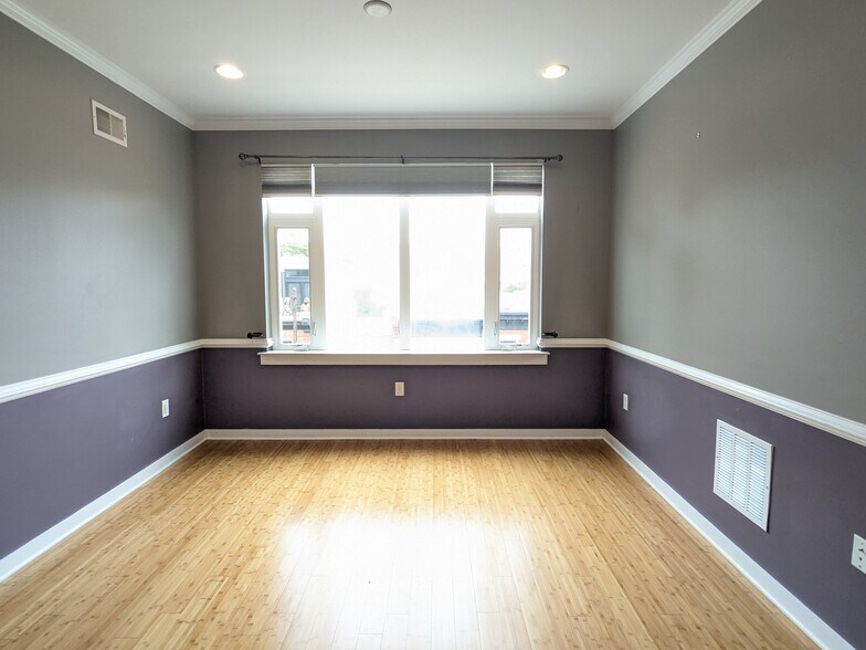 Building Photo - 3014 W Stiles St