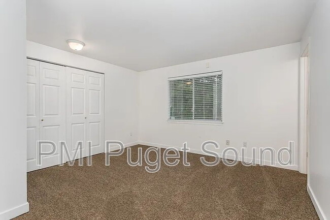 Building Photo - 22127 NE 9th Pl