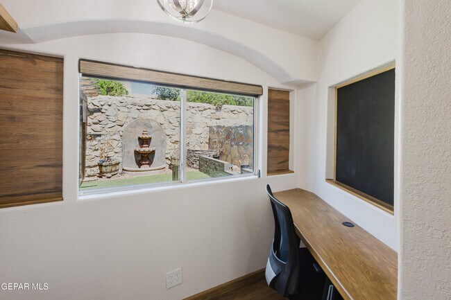 Building Photo - 3733 Tierra Campa Dr