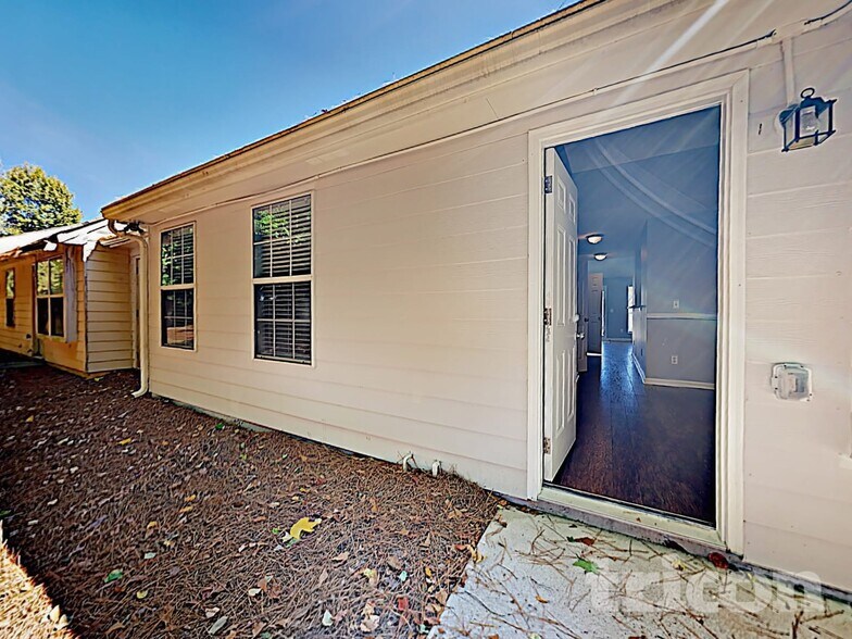 Building Photo - 416 Hillandale Park Dr