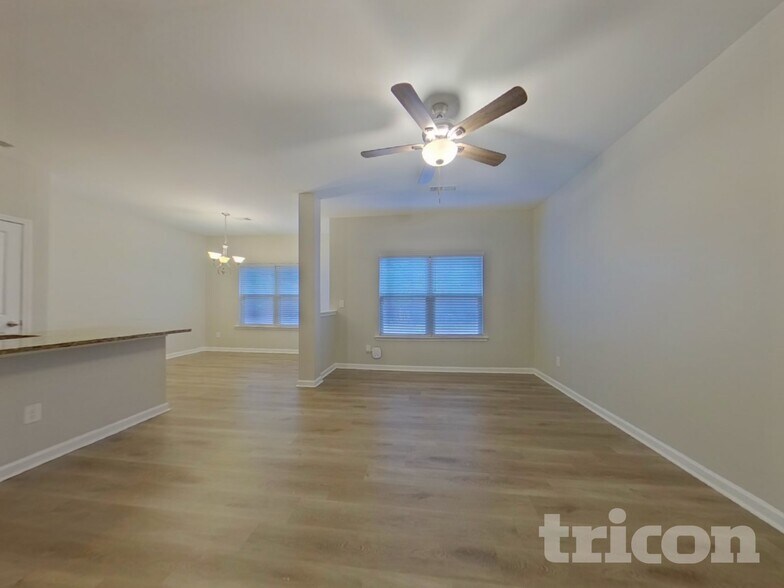 Building Photo - 3333 Lowland Dr