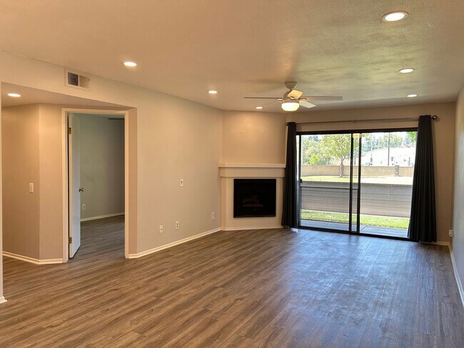 Building Photo - Beautiful 3 Bed 2 Bath Condo in Yorba Linda with Greenbelt Views
