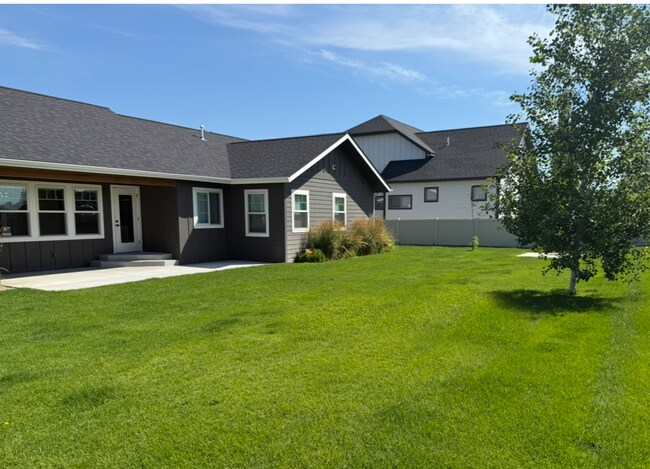 Building Photo - Stunning Kalispell Home in Silverbrook nei...