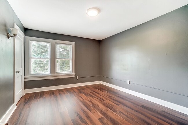 Building Photo - Spacious Three Bedroom in Dayton!