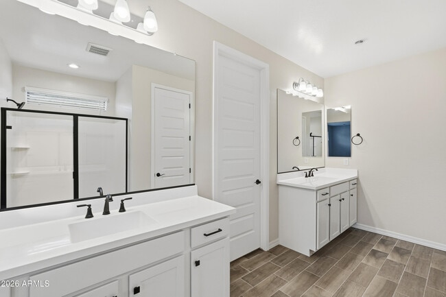 Building Photo - 932 W Macaw Dr