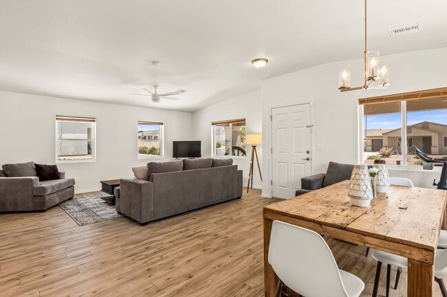 Building Photo - Charming 2-Bed, 2-Bath Home in Fox Creek SHORT OR LONG TERM AVAILABLE