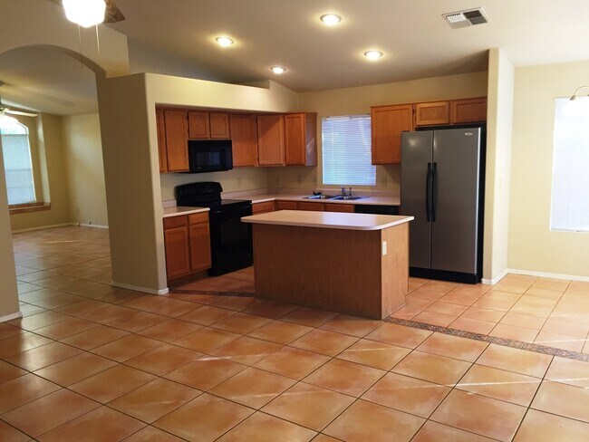 Building Photo - Gilbert 3Bd/2Bth + Den Single Story Home - Landscaping Included