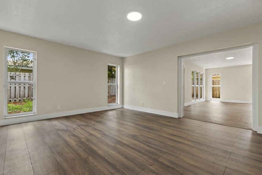 Building Photo - 8915 NW 26th Ct