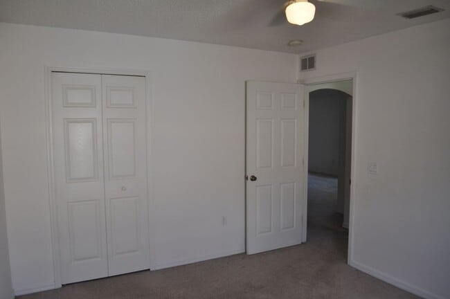 Building Photo - 3 Bedroom 2 Bath Home in Lehigh Woods