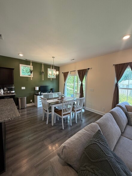 Dining room - 246 King Rd