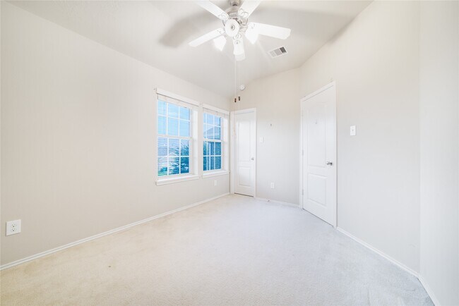 Building Photo - 1315 Squire Dr