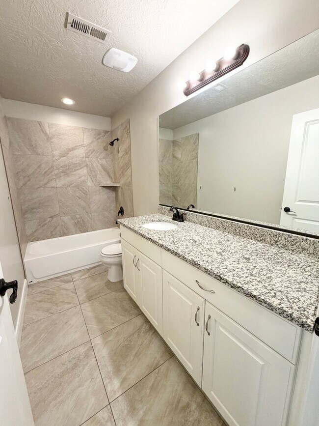Building Photo - 355 W 200 S