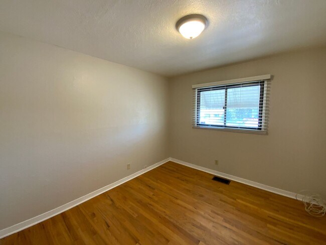 Building Photo - 3 Bedroom Single Story Home Near Gibson Bl...