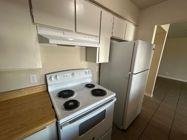 Building Photo - 1316 Hobart Dr