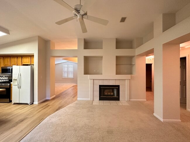 Building Photo - 4976 Mesa Ridge Dr