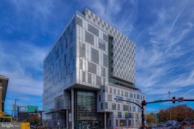 Building Photo - 131 E North Ave
