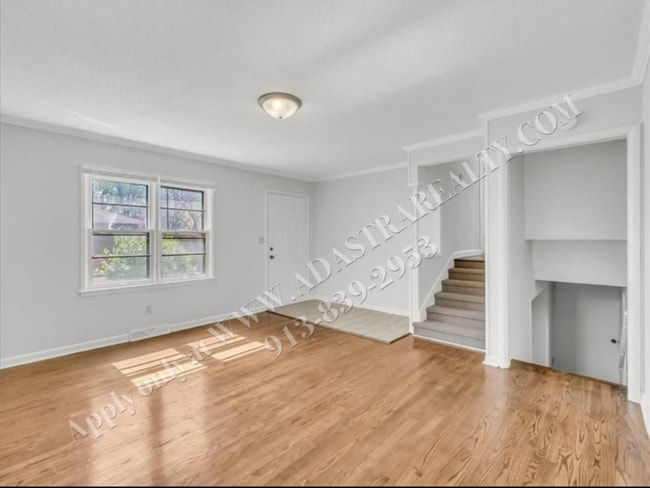 Building Photo - Updated 4 Bed 2 Bath Home in Lees Summit-A...