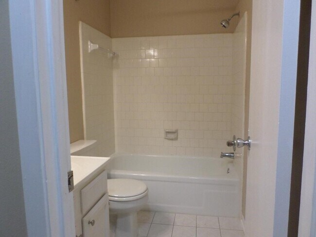 Building Photo - 2403 Chimneystone Cir