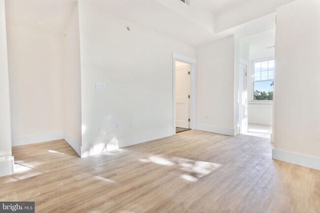 Building Photo - 2300 W 17th St