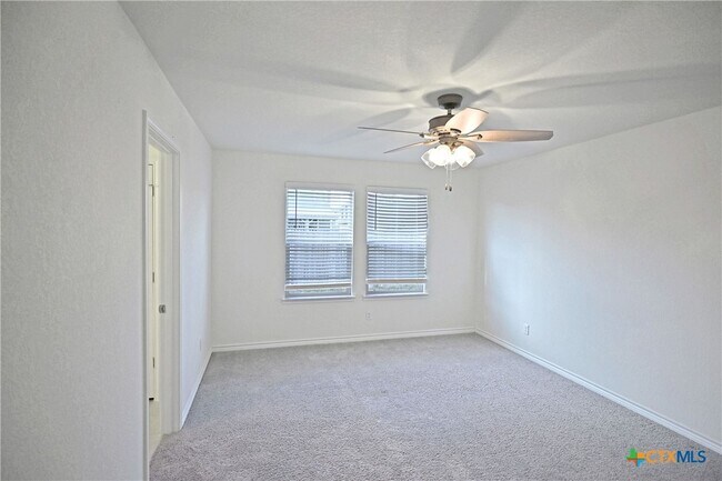 Building Photo - 512 Dakota Crk