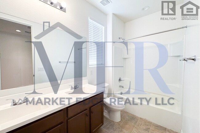 Building Photo - 3Bed/2Bath Home w/3 Car Gar in Casa Grande...