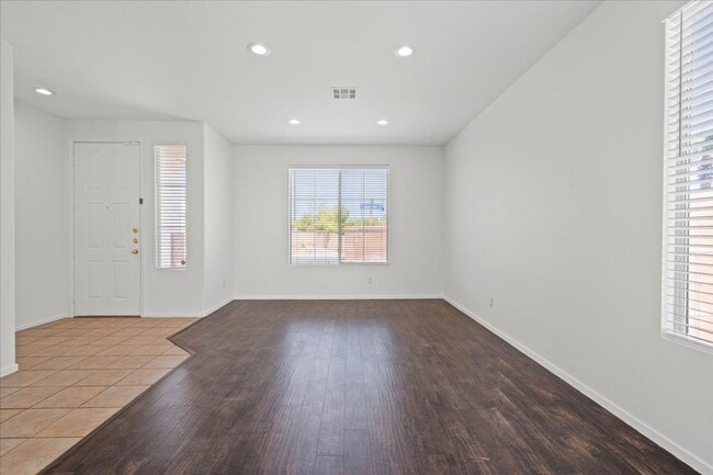 Building Photo - Fabulous Home!