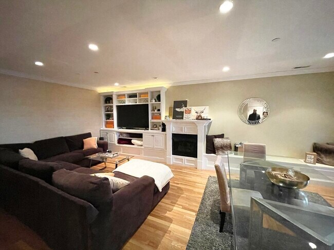 Building Photo - 27-29-29 Telegraph St