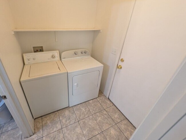 Building Photo - 4368 Holden St