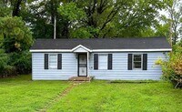 Building Photo - 2843 Woodlawn Terrace