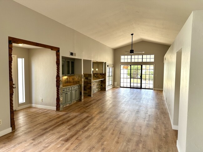 Building Photo - Fantastic corner lot in Santiago