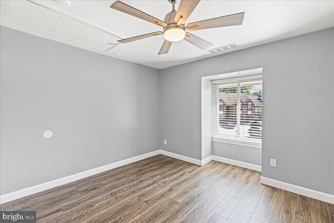 Building Photo - 148 Chelsea Cir