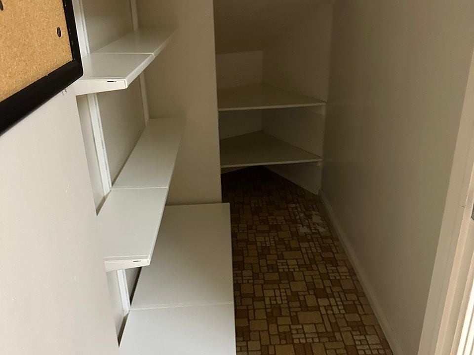 Building Photo - 2950 Land Park Dr