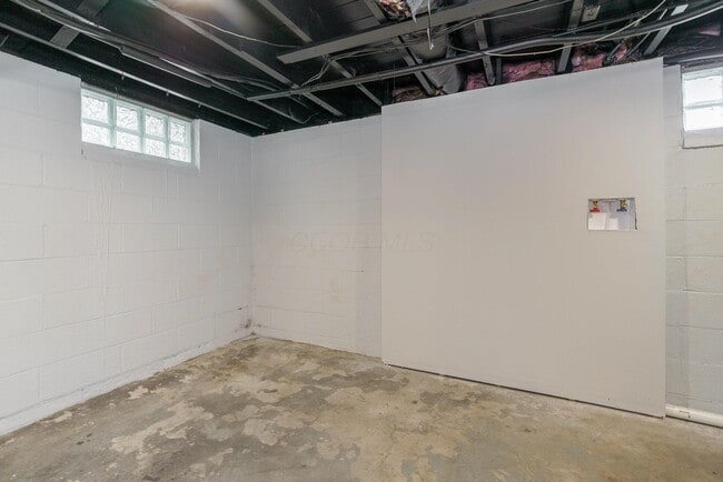 Building Photo - 2228 Holt Ave