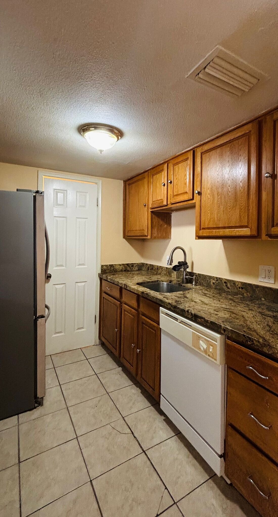 Building Photo - 1207 E Townley Ave