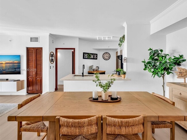 Building Photo - 17150 N Bay Rd