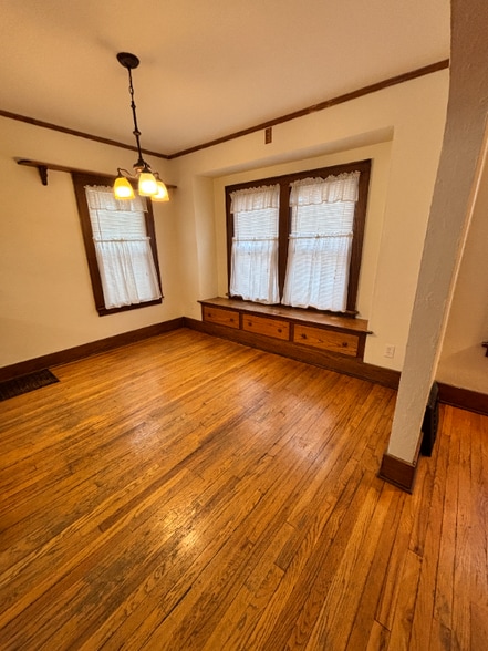 Building Photo - 1321 Lay Blvd